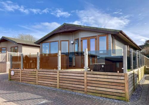 Mullacott Cabin | Beautiful 3-bed Coastal Lodge