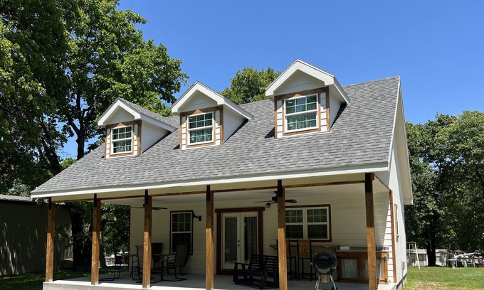 Cleora House | Beautiful 3 bedroom 2 bath home at Grand Lake close to Duck Creek