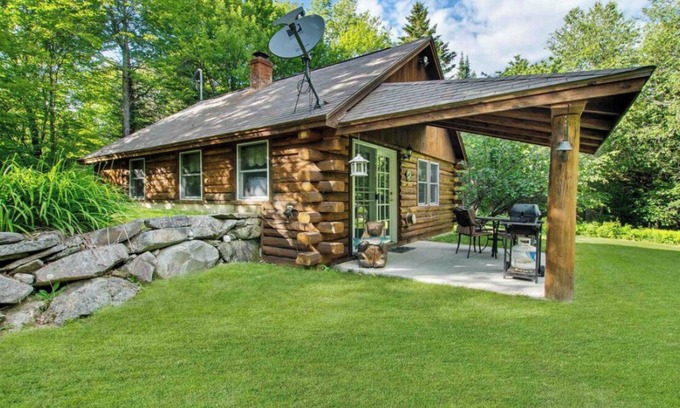 Pittsburg Cabin | Beautiful 3-bedroom log cabin in Pittsburg with snowmobile and ATV trail access.