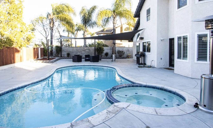 Riverside House | Beautiful 3 Bedroom Pool House.