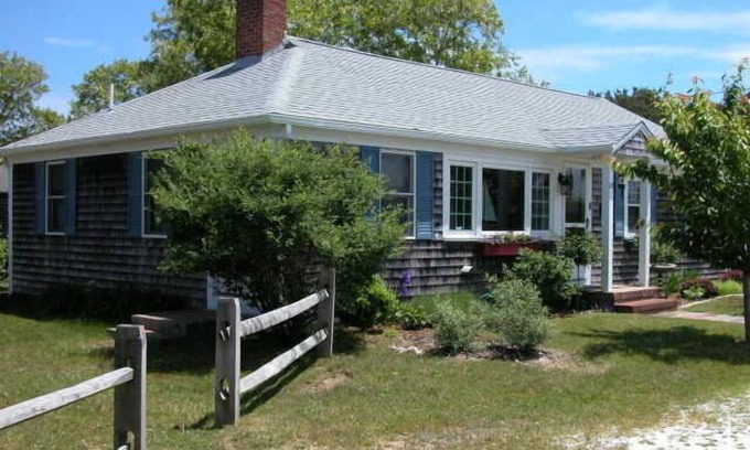 North Truro Cottage | Beautiful 3 Bedroom + Den Cottage Just a few minute drive to Beach