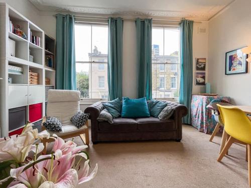 Junction Apartment | Beautiful 3BD Flat in Archway London