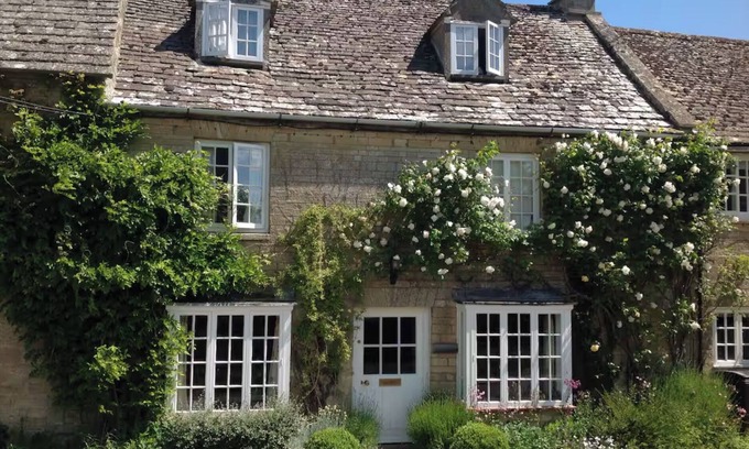 Bledington House | Beautiful 4 bedroom character cottage in Bledington nr Stow on Wold Oxfordshire