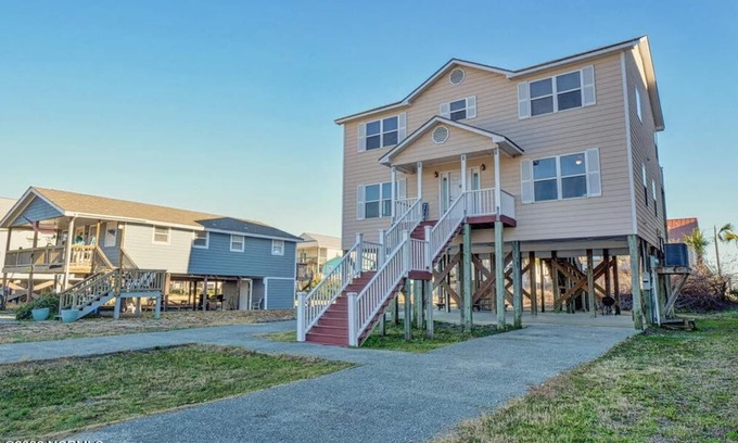 Surf City Cottage | Beautiful 4 bed 3 bath beach cottage with wonderful ocean views