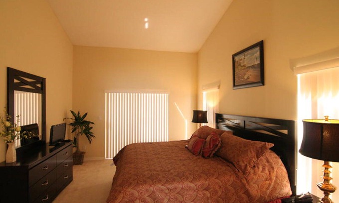 Orange Tree Villa | Beautiful 4 Bed/3 Bath Villa + Disney&Golf + Large South-Facing private Pool/Spa