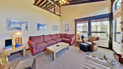 Mammoth Lakes Apartment | Beautiful 4 Bed Condo with Top Of The Hill Views!
