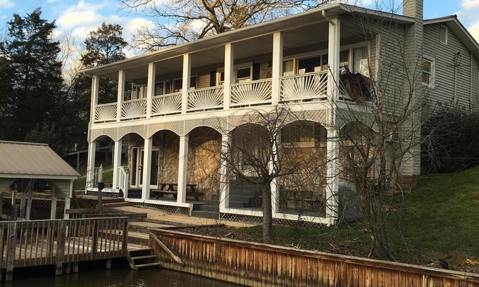 New London House | Beautiful 4 Bedroom, 3 Bath Lakefront House On Badin Lake North Carolina