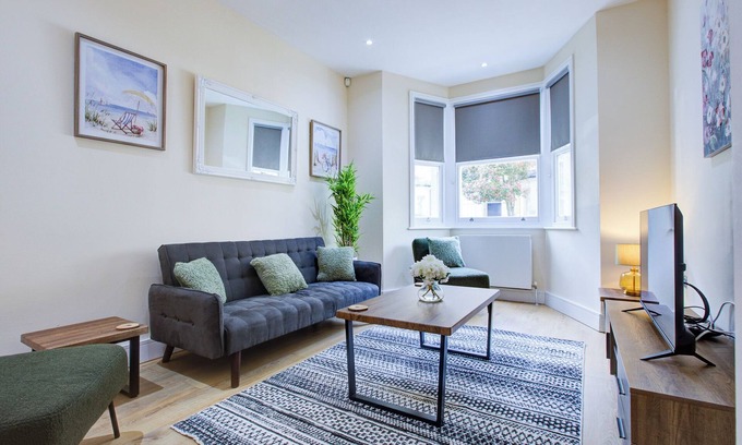 East Walworth House | Beautiful 4 Bedroom House in London