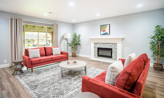 Lake Area House | Beautiful 4BR House in Newark