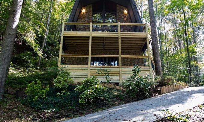 Walland House | Beautiful A-Frame Style Cabin on 5 Private Acres