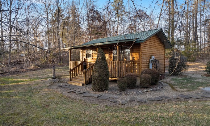 Sevierville Cabin | Beautiful, Affordable, Cabin Near Pigeon Forge For Couples!