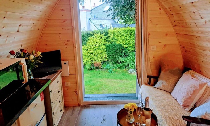 Carbis Bay Cabin | Beautiful and Cosy Garden Pod Saintives