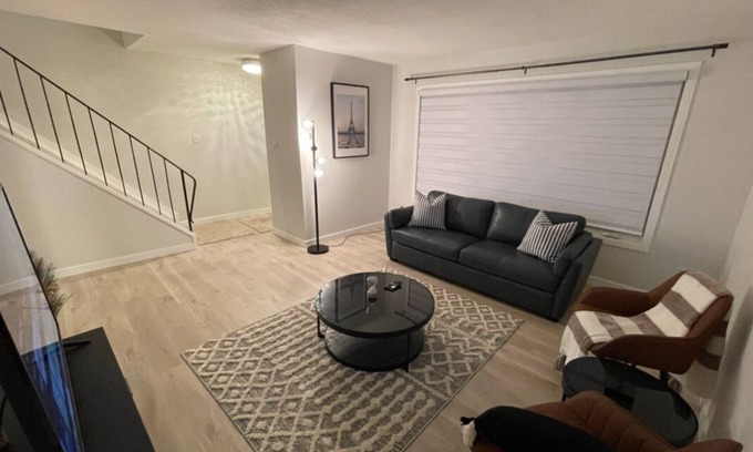 East Kildonan House | Beautiful and Spacious 3 BDR/3 Beds Home