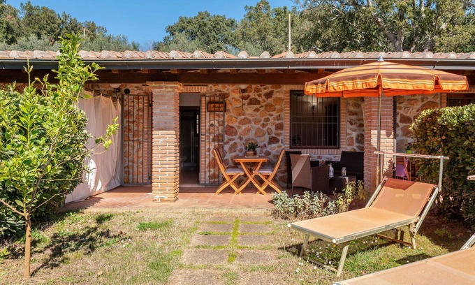 Massa Marittima House | Beautiful apartment in villa for 4 guests with A/C, WIFI, TV, terrace, pets allowed and parking