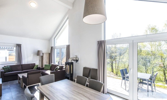 Mistelgau House | Beautiful apartment in villa for 8 guests with WIFI, TV, terrace, pets allowed and parking