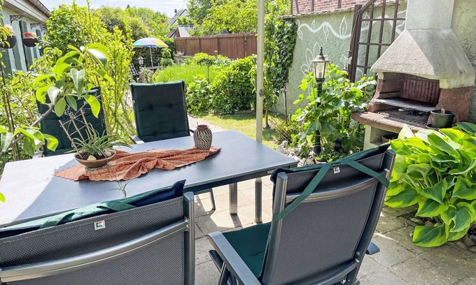 Gingst Apartment | Beautiful apartment for 2 people with WIFI, terrace, pets allowed and parking
