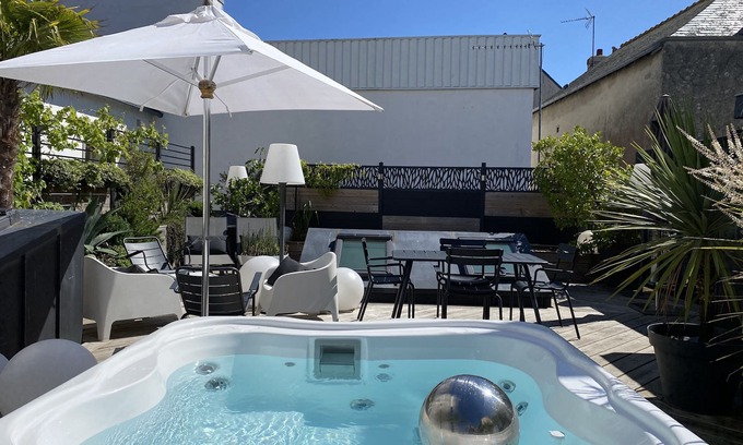 Concarneau Apartment | Beautiful Apartment T3 120 m2 + terrace 80m2 Jacuzzi secure parking space