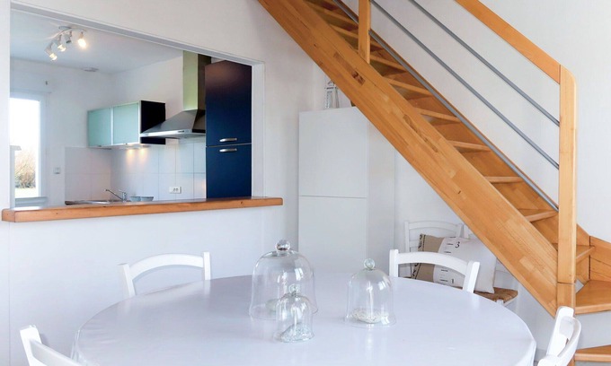 Plozevet House | Beautiful apartment in villa for 6 people with TV, terrace and pets allowed