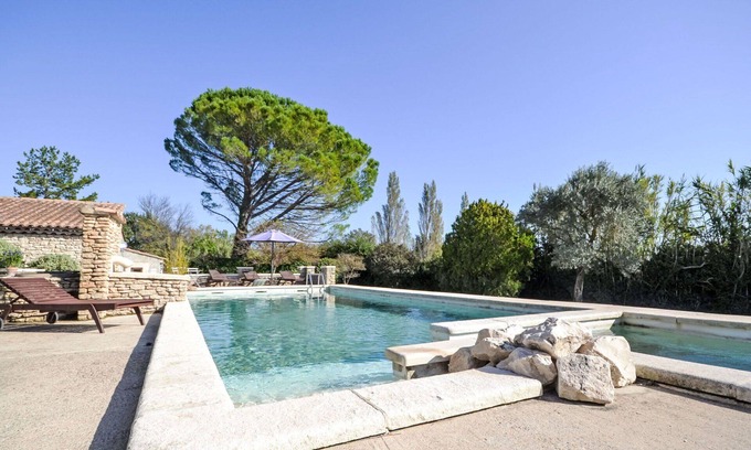 Velleron House | Beautiful apartment in villa for 4 guests with WIFI, pool, TV and terrace