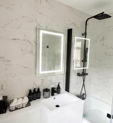 Custom House Apartment | Beautiful apartment in Beckton with Private Entrance and Garden