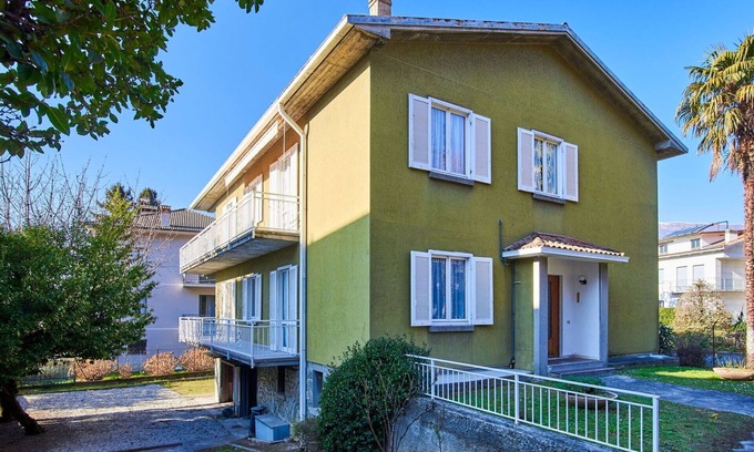 Dervio House | Beautiful apartment in villa for 16 people with WIFI, TV, balcony and pets allowed