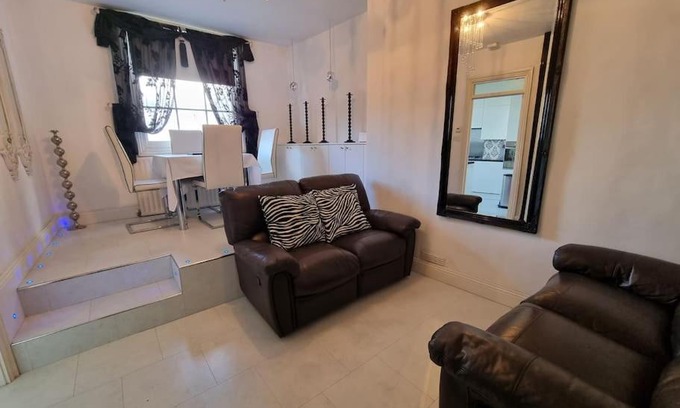 Rochester Apartment | Beautiful apartment in the heart of Rochester