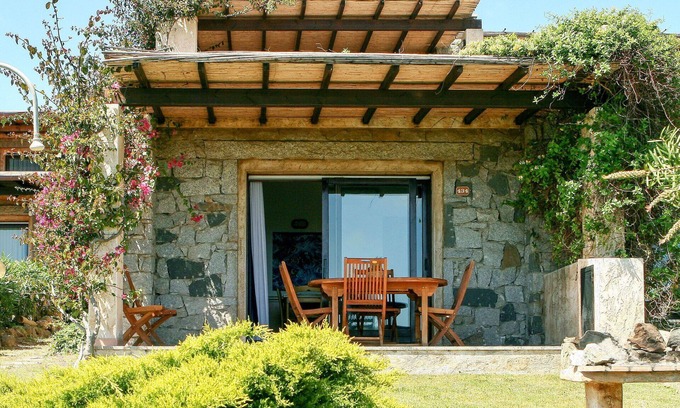Sant'Elmo House | Beautiful apartment in villa for 4 guests with A/C, TV, terrace, pets allowed and parking