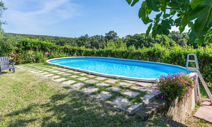 Follonica Villa | Beautiful apartment in villa for 4 guests with pool, WIFI, TV, patio, pets allowed and parking
