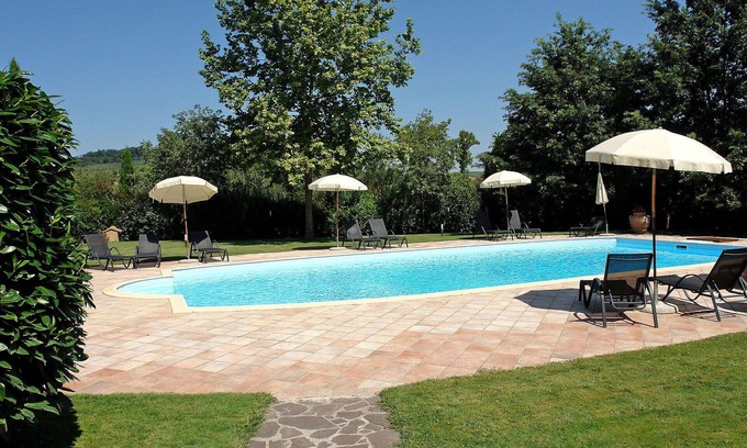 Poggiarello Villa | Beautiful apartment in villa with pool, WIFI, TV, terrace and pets allowed, close to San Gimignano