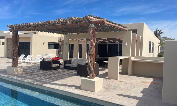 La Ribera Villa | Beautiful Beachfront Villa