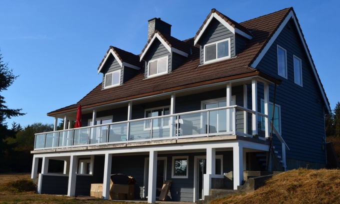 Sooke Villa | Beautiful beachfront Villa on 80 acres of farmland!