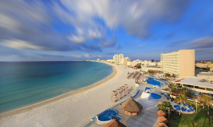Punta Cancun Resort | Beautiful Beachside Resort in Cancun (3 connecting rooms)