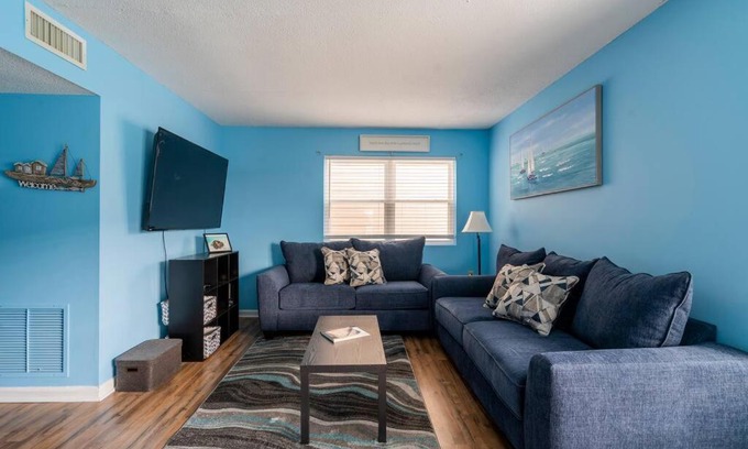 Surfside Beach Apartment | Beautiful Blue Ocean Condo