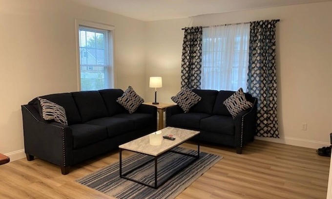 Warwick House | Beautiful brand new 2 bedroom Duplex near Oakland Beach