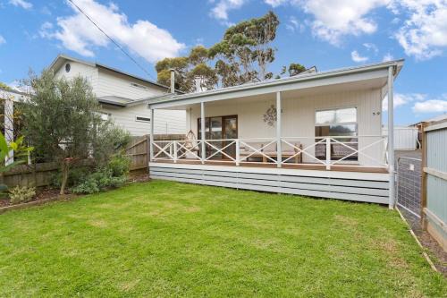Cowes House | Beautiful Bungalow Pet-Friendly & Walk to Beach