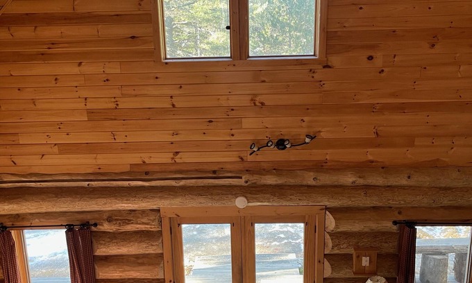 Franklin County Cabin | Beautiful Cabin, 20 minutes to Sugarloaf, on ITS trail…the perfect getaway.