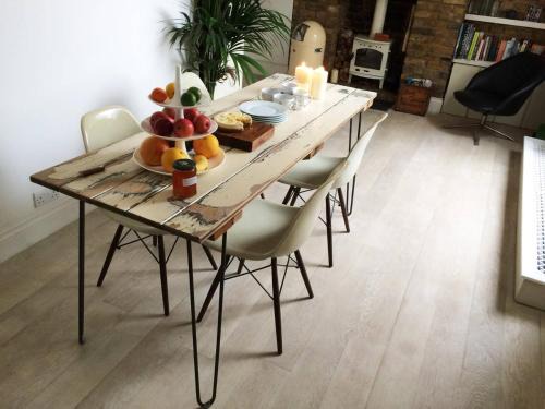 North Kensington Apartment | Beautiful Canalside 1-Bedroom Flat with Terrace