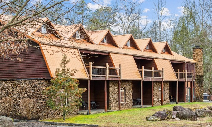 White Oak Lodge Condo | Beautiful Condo, Centrally Located in a Family Friendly Resort