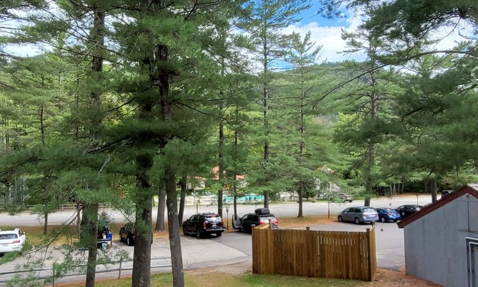Bartlett Condo | Beautiful condo in Bartlett NH July 26th to August 2nd 2025 BOOK NOW!n