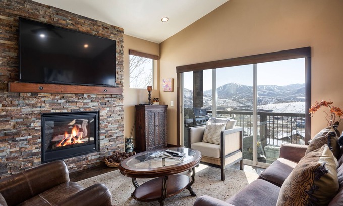 Park City Cabin | Beautiful Condo | Private Balcony & Hot Tub