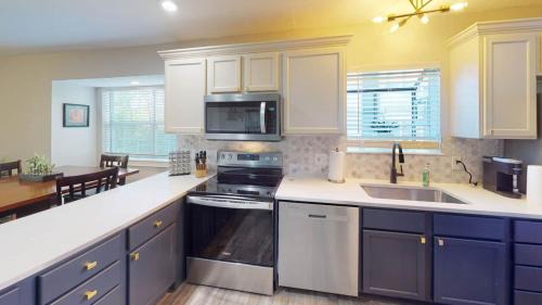 Indian Point House | Beautiful Condo, Steps From Table Rock Lake & Sdc