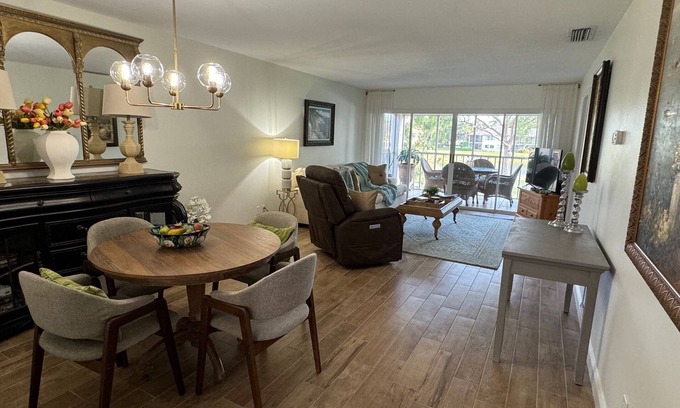 The Meadows Condo | Beautiful condo with golf view in the Meadows Golf Club.