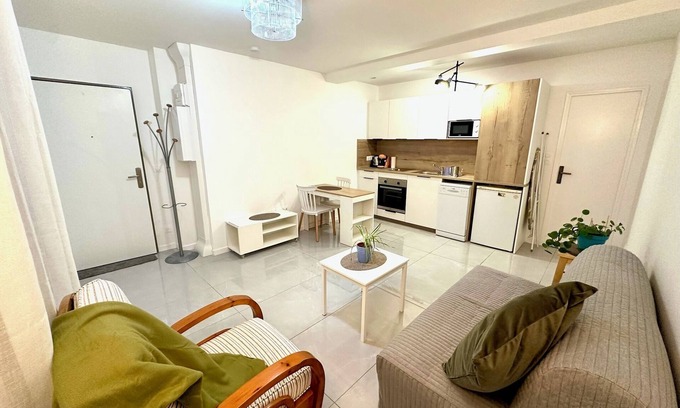 Saintry-sur-Seine Apartment | Beautiful, cosy studio
