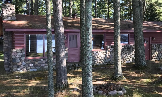 St Germain Cabin | Beautiful cottage between two lakes near St. Germain WI