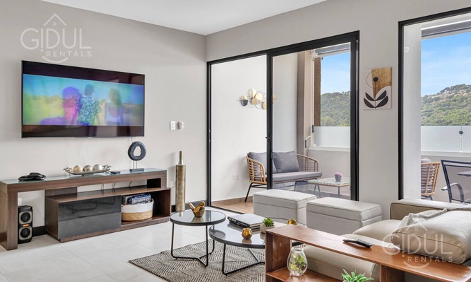 Santa Tecla Apartment | Beautiful, cozy, upscale APT next to Las Ramblas
