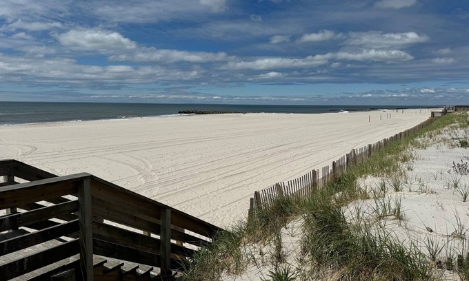Alden Manor House | Beautiful Custom Beach House, Steps to Beach