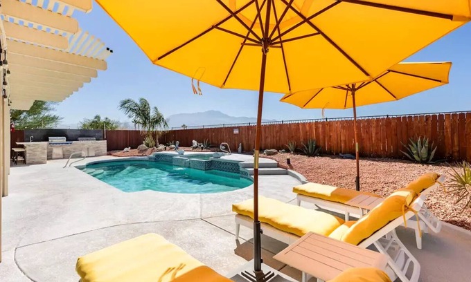 Rancho Del Oro House | Beautiful Desert Retreat- Scenic Mountain Views & Sunsets! Salt Water Pool & spa