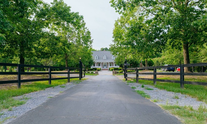 Apex House | Beautiful Estate in 19 acres of land in Apex