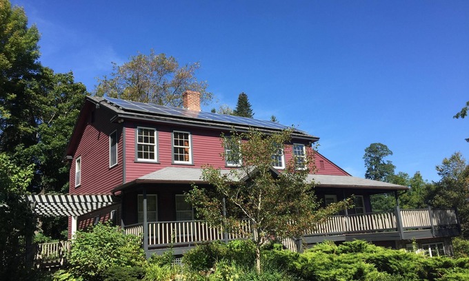 Stockbridge House | Beautiful Farm House Near Family Ski Mountains And Other Fun Winter Activities