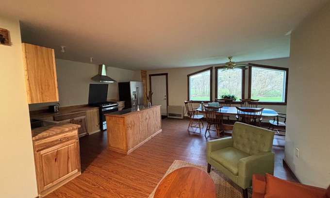 McIndoe Falls Apartment | Beautiful field View, 20 mins to Burke Mountain, 3 mins to Connecticut River